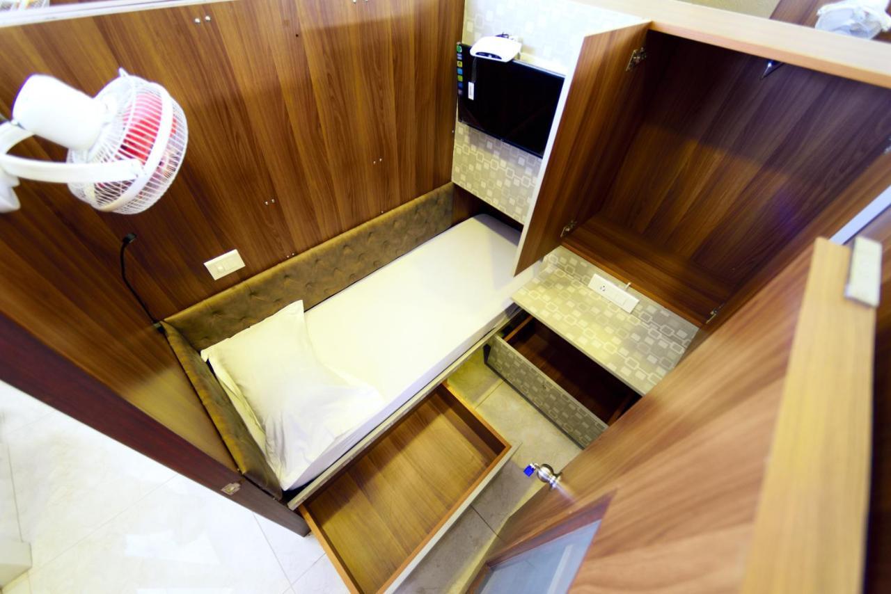 Bedspace- Capsule Ac Hotel Мангалор Екстериор снимка